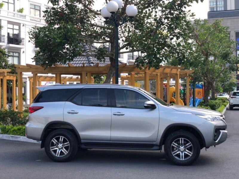 Thuê xe 7 chỗ Fortuner Vĩnh Long