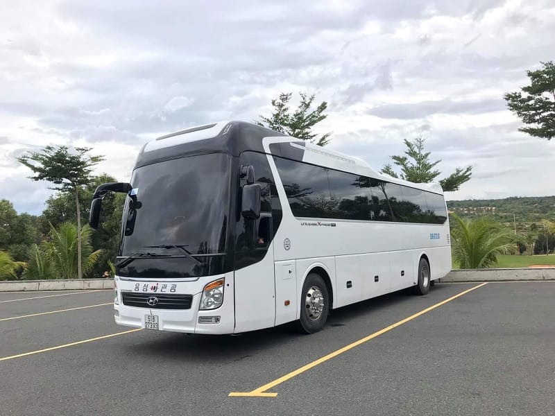 Thay vì đi xe khách gò bó thời gian hay tour ghép thiếu linh hoạt, thuê xe Cần Thơ đi miền Tây 1 ngày giá rẻ đang là lựa chọn được nhiều gia đình, nhóm bạn và khách công tác ưu tiên nhờ sự chủ động, thoải mái và tối ưu chi phí.
