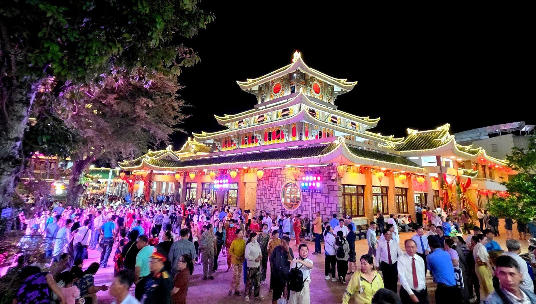 Thuê Xe 7 Chỗ Đi Chùa Bà Châu Đốc